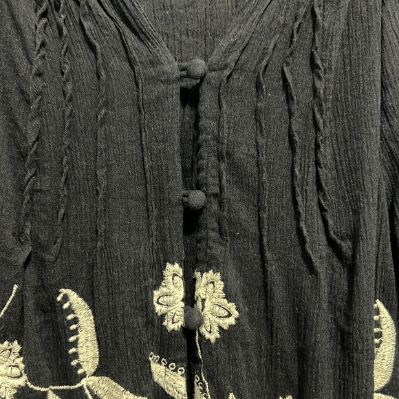 J Jill black boho top M petite top so cute $12 black w/white embroidery - Picture 3 of 6
